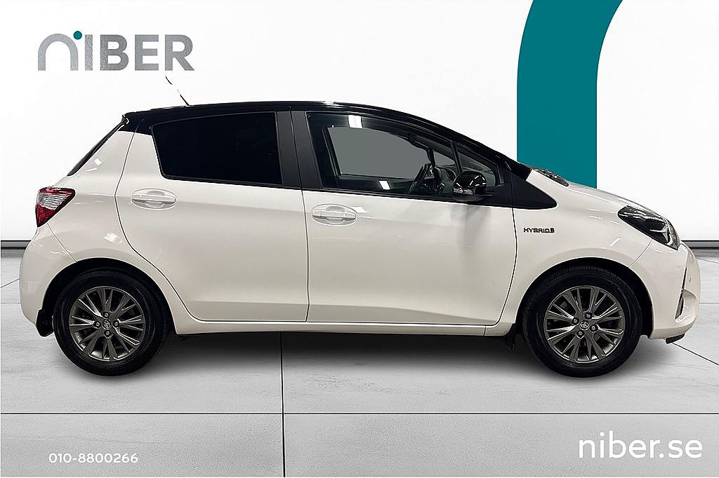 Toyota Yaris Hybrid, 1 brukare, FR 2,95%, P-sensorer fr & bak, tonade rutor