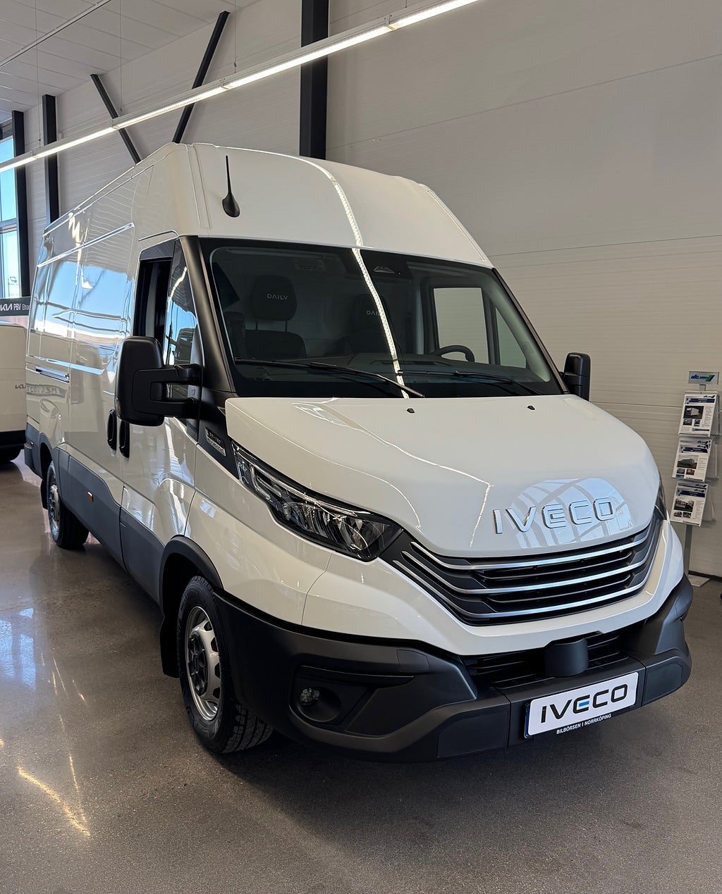 Iveco Daily 35S14A8 V 12m3 skåp Premium/HVO100 godkänd