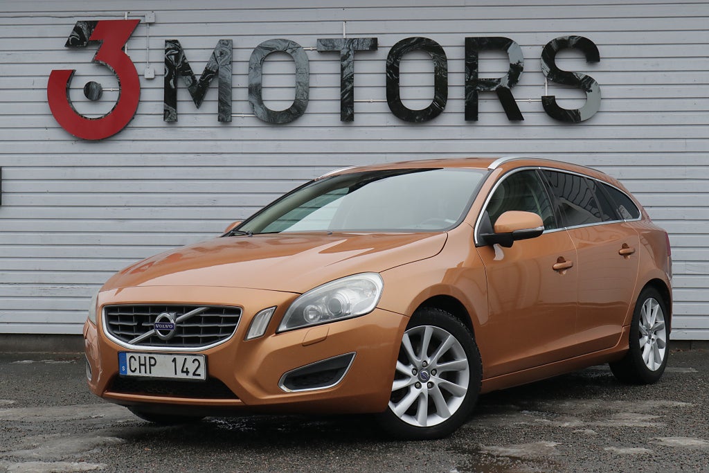 Volvo V60 T6 AWD 305hk Summum Drag nybesiktigad!