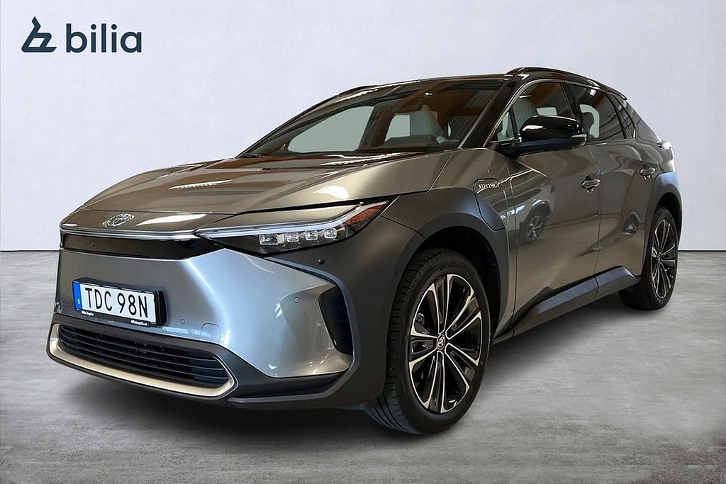 Toyota bZ4X AWD EXECUTIVE 20 ALUFÄLGAR - PANORAMAGLASTAK...