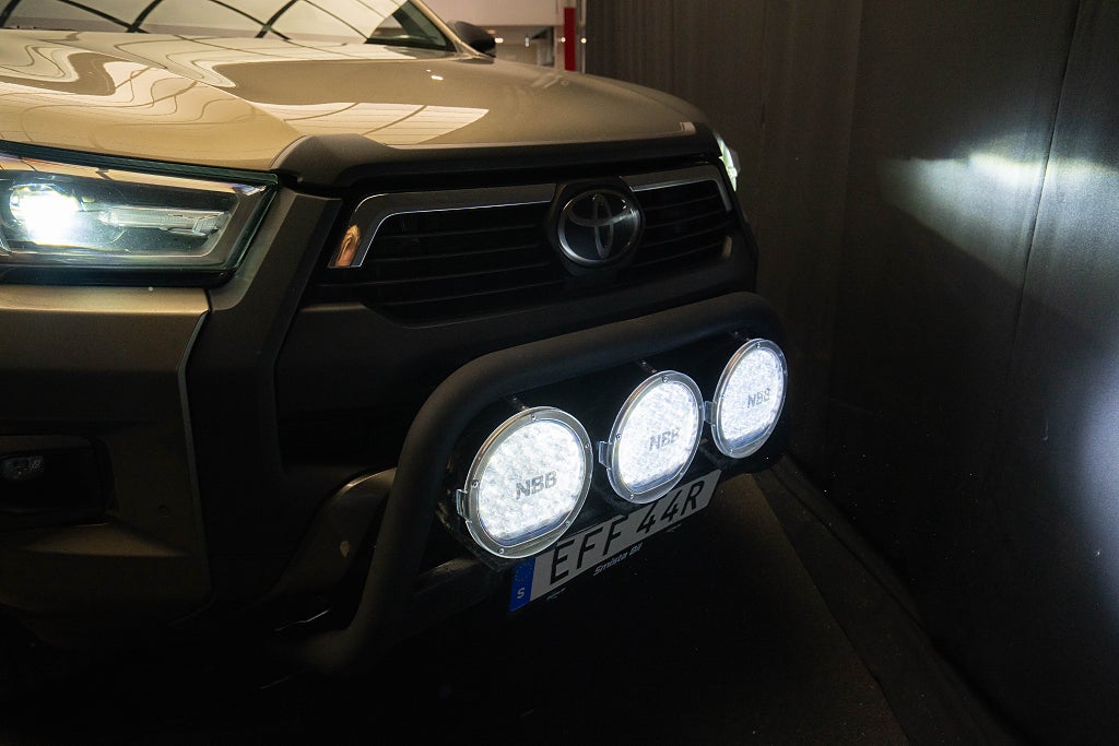 Toyota HiLux 2.8 AWD INVINCIBLE HUNDKÅPA INVERTER D-VÄRMARE MOMS 204