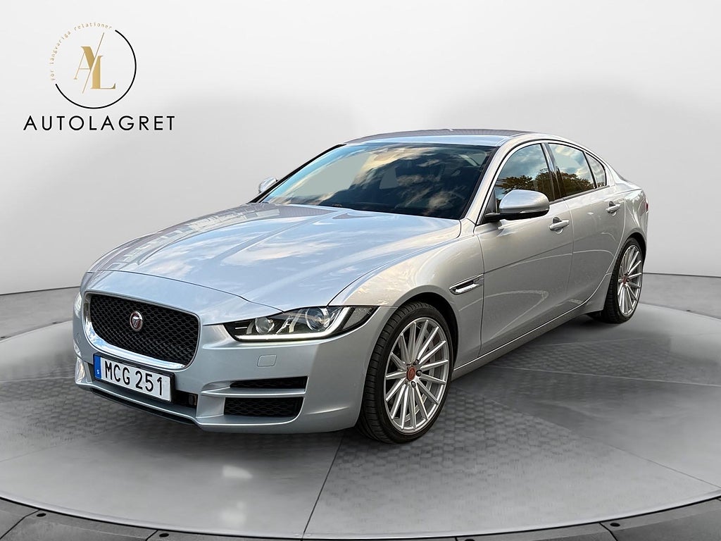 Jaguar XE 20d 180HK Värmare Navi Keyless Rattvärme Euro 6