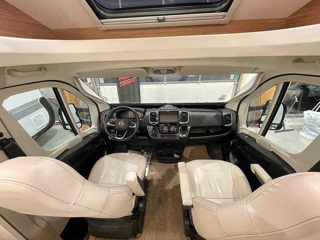 Pilote P 740 GJ / Solcell / B-körkort / Automat /  - Pilote