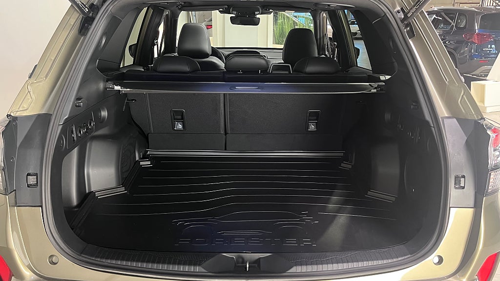 Subaru Forester e-Boxer Touring | Drag, V-Hjul, M-värm | H/K, 360, PANO