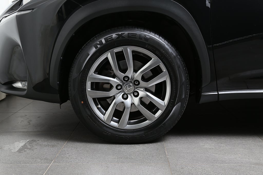 Lexus NX 300h AWD E-CVT Business Line 197hk Skinn Dragkrok 2015