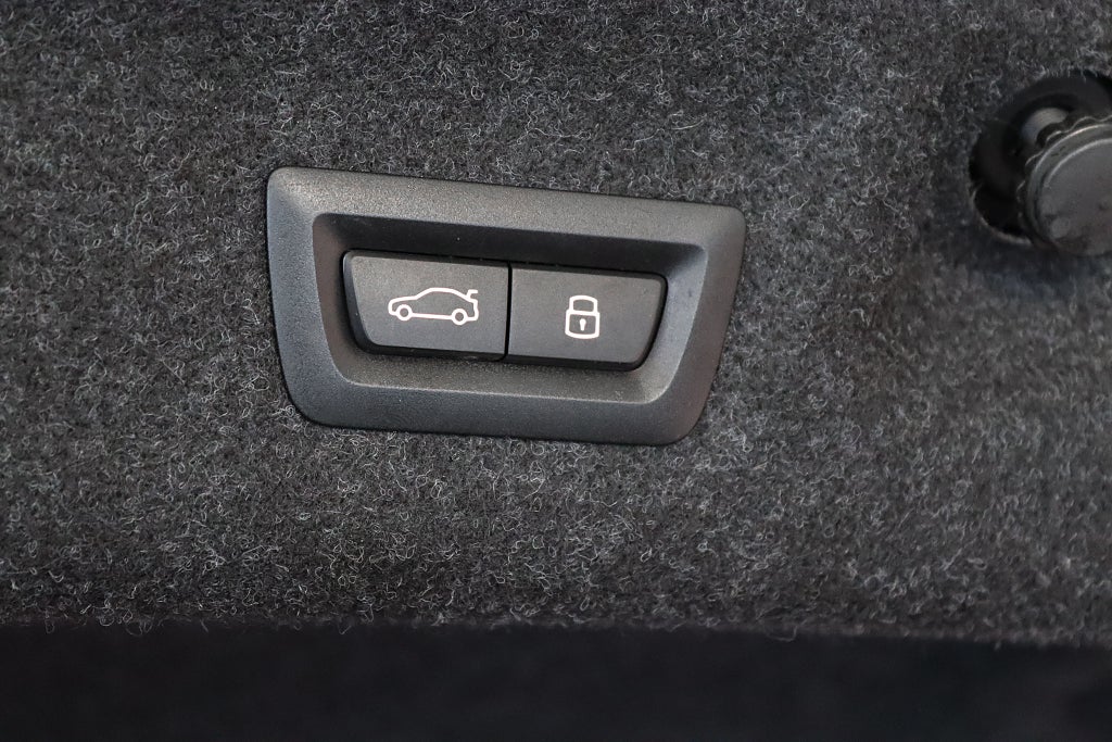 BMW M4 Competition xDrive Coupé Pano Kolfiber H/K ( SE SPEC )