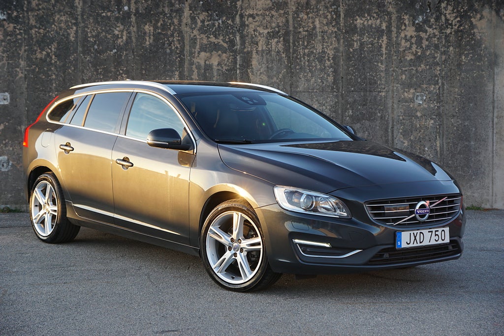 Volvo V60 T4 190hk Summum|2-Brukare|B-Kamera|Låga Mil|Navi|Elstol