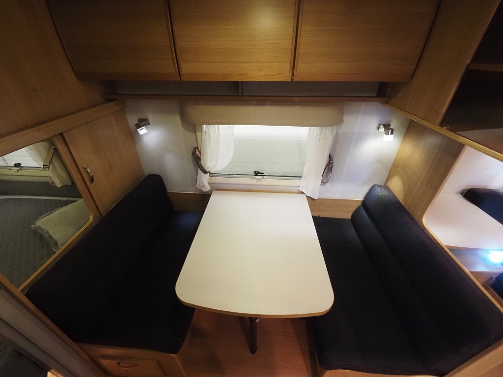 Polar 620 CTX Svit AC Vintervagn Dinette Franskbädd ALDE