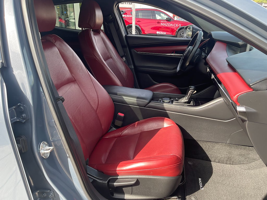 Mazda 3 Cosmo vinröd skinnklädsel 2.0 SKYACTIV-X AWD 180 hk