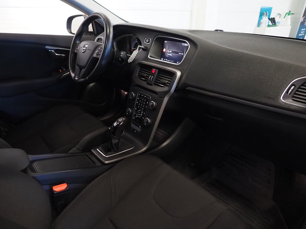 Volvo V40 D2 120hk Kinetic Business II Klimatpkt P-Värmare 2018