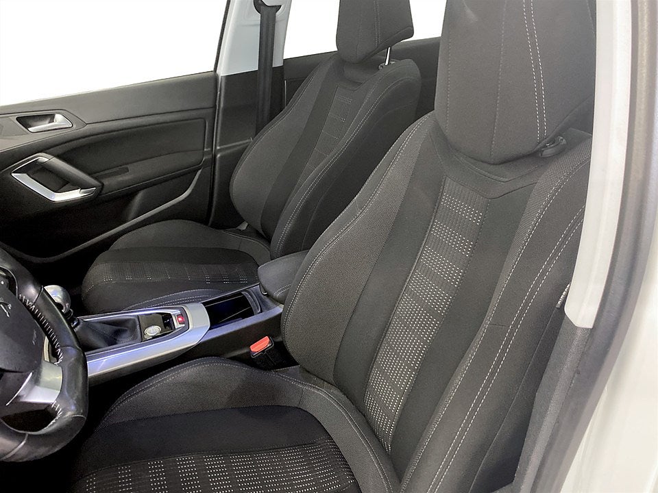 Bild på Peugeot 308 SW Allure 1.2 PT 130hk - PANO, P-SENSORER