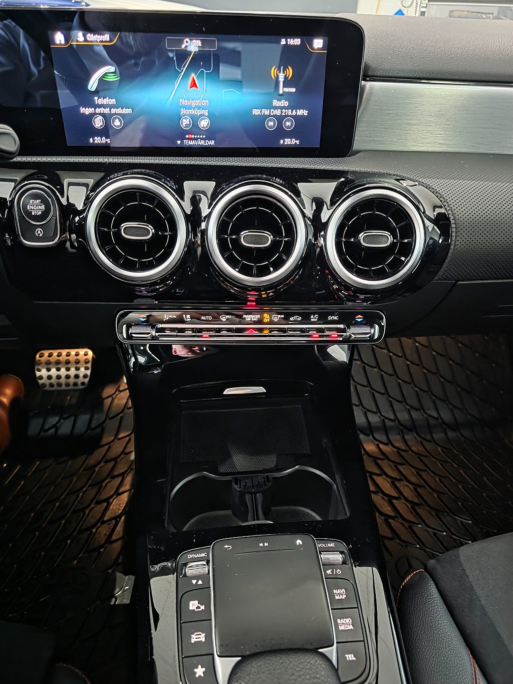 Mercedes-Benz A 200d AMG Widescreen - bild 12