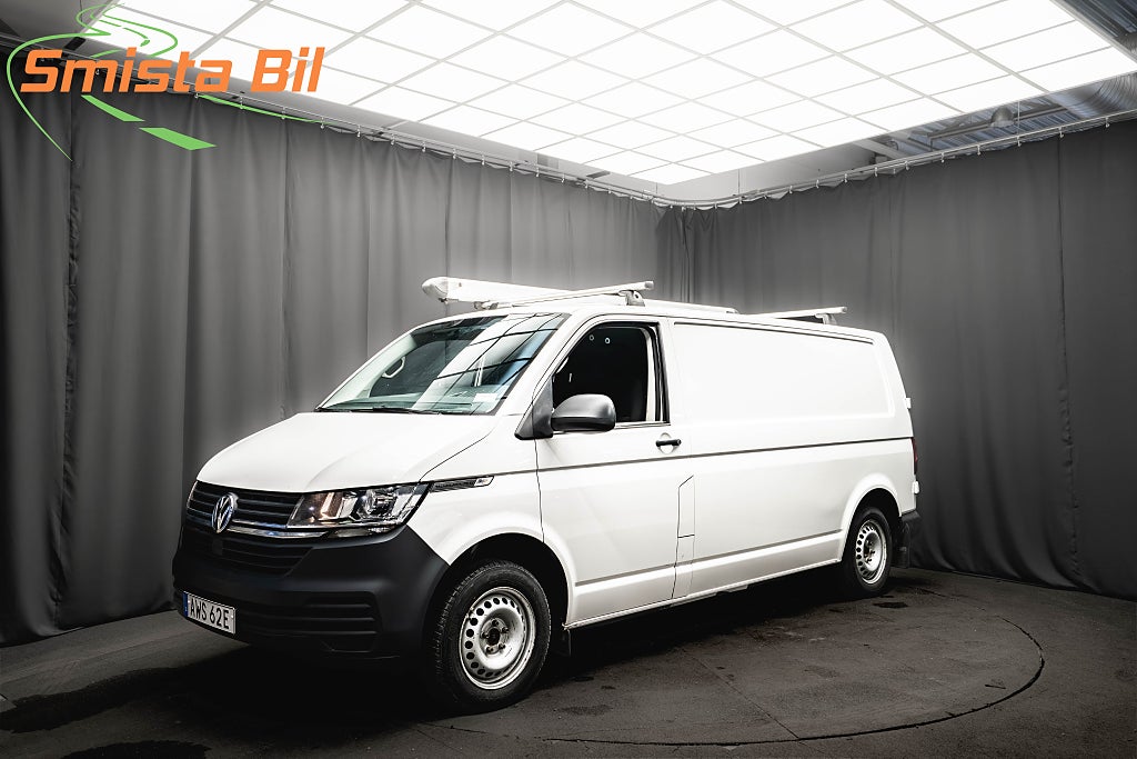 Volkswagen Transporter T30 TDI LÅNG L2 INREDNING D-VÄRM DRAG CARPLAY MOMS 