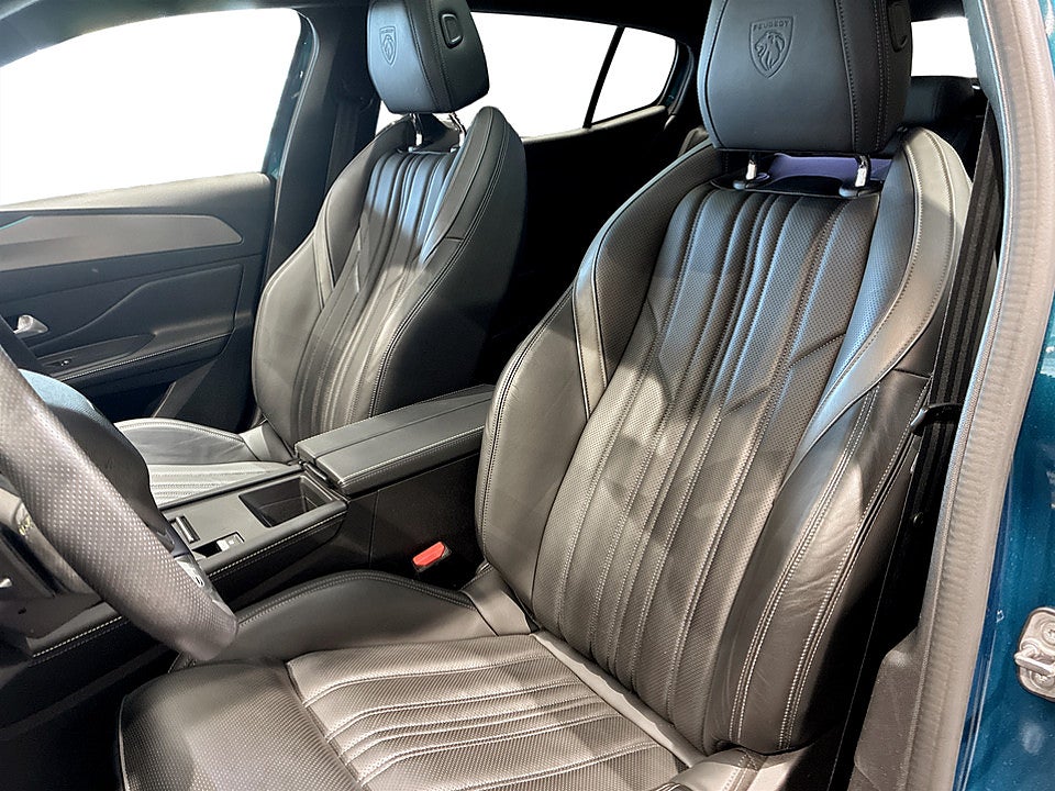 Bild på Peugeot 408 GT PHEV 225hk Aut DRAG PANO ELSTOLAR HELSKINN