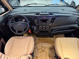 Husbil-integrerad Laika Kreos 8012 IVECO 180HK AUT 3 av 27
