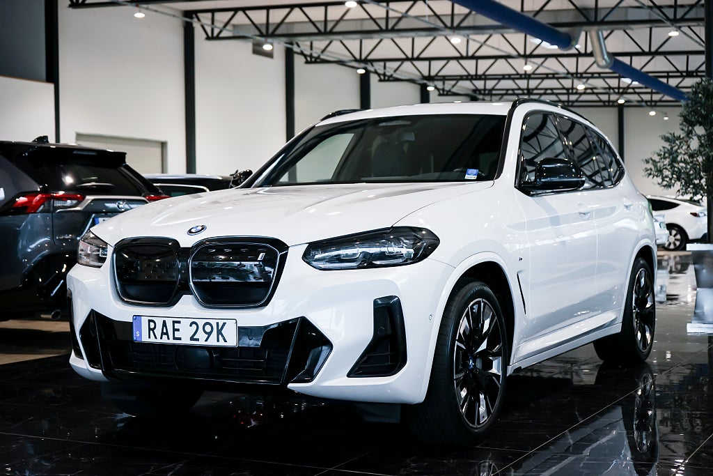 BMW iX3 i M Sport 286hk Pano Drag 360kamera Led SE SPEC 