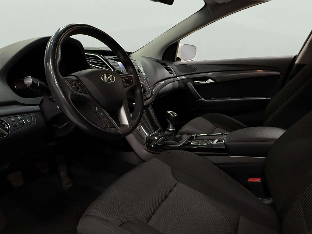 Hyundai i40 cw 1.6 GDI Active Plus 1 Ägare 12300 mil - miniatyr 12