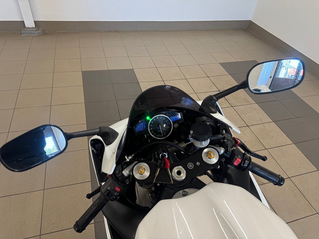 Yamaha R1 2005 - miniatyr 7