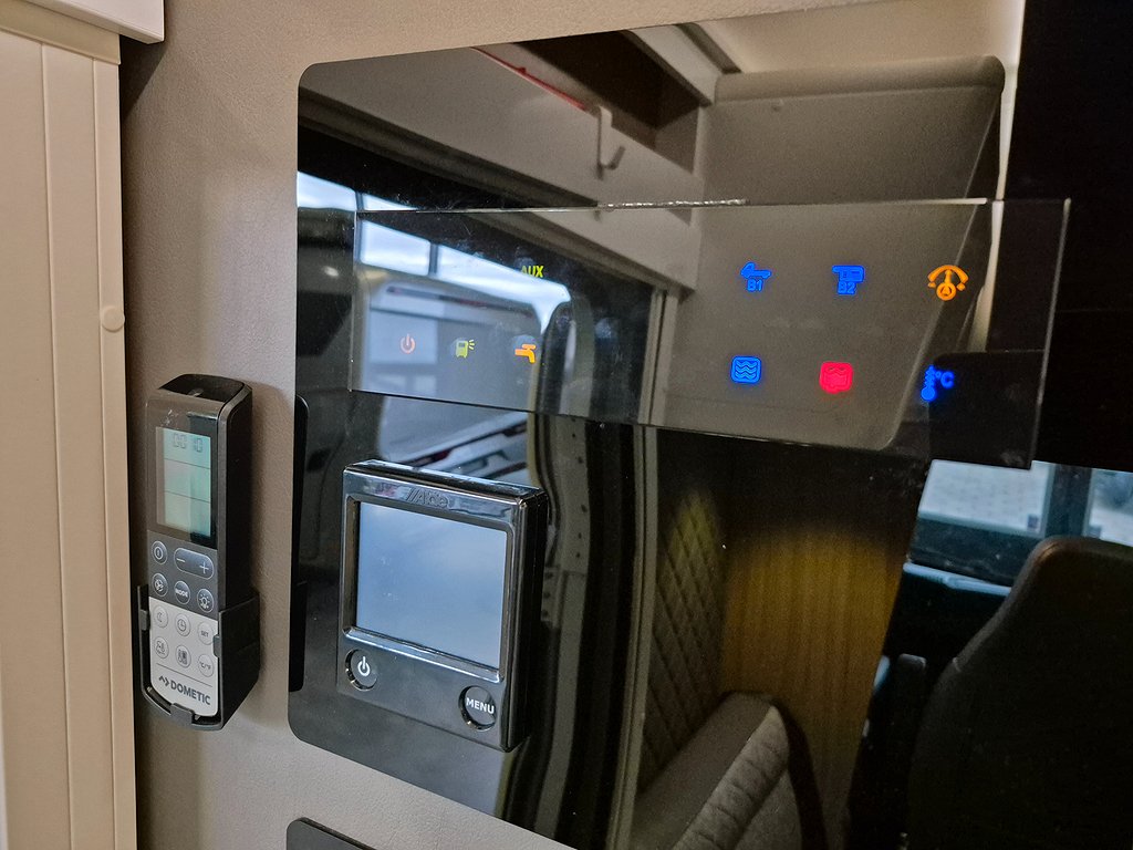 Adria Coral Plus 670 SLT /Cinderella/Solcell/AC bodel/Automat - Adria