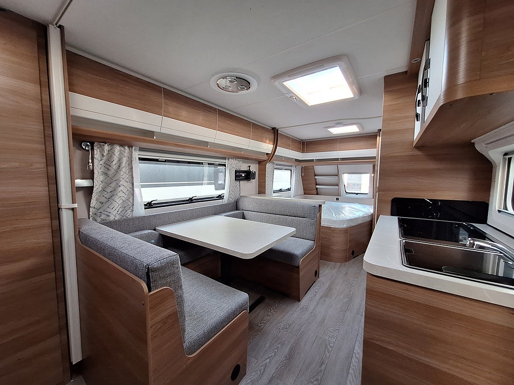 Hobby De Luxe 560 KMFe Barnkammare: 3 bäddar, Kampanjprodukt!