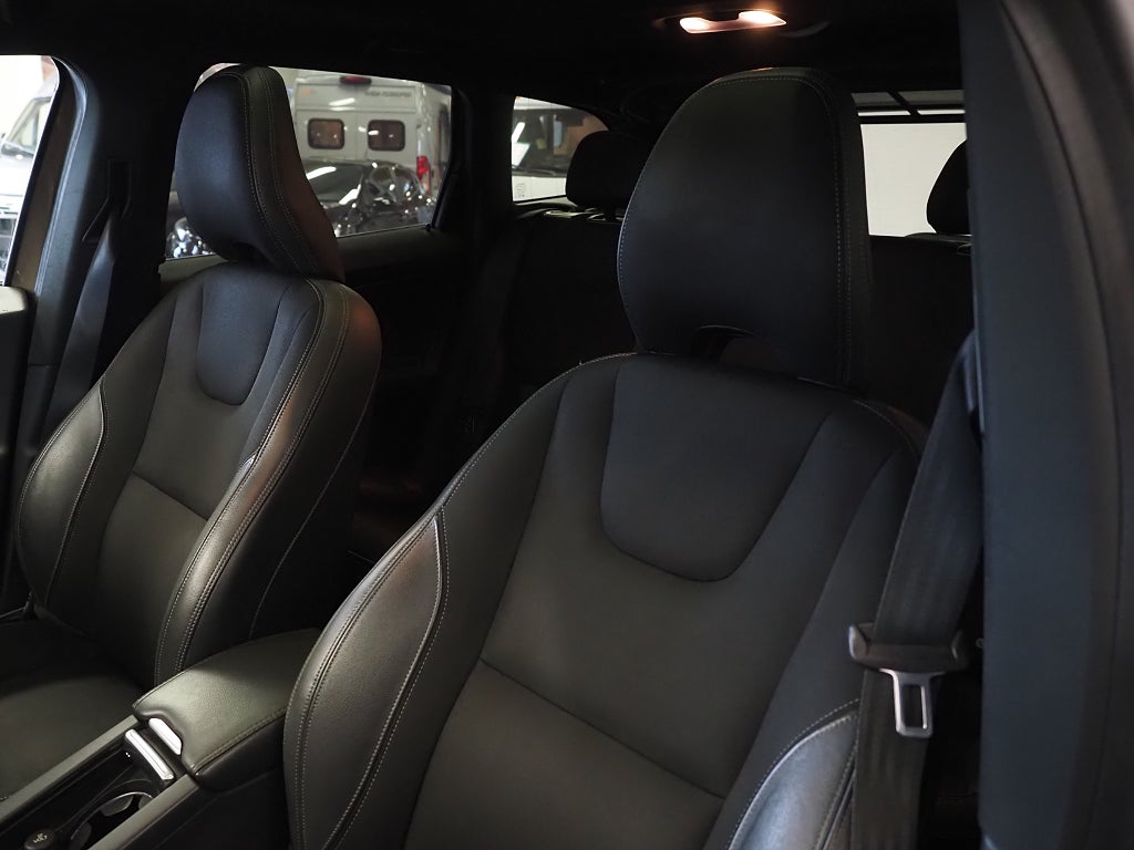Volvo XC60 D4 AWD 190hk Classic Momentum | Drag | Pano | Kamera | 2017