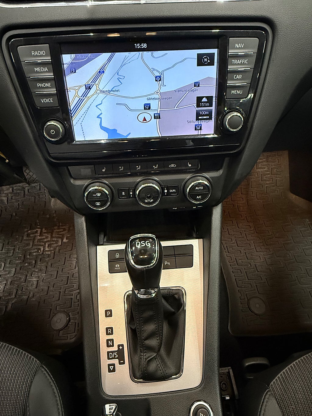 Skoda Octavia Kombi 2.0 TDI Business Edition, Vinterhjul Hemleverans - miniatyr 17