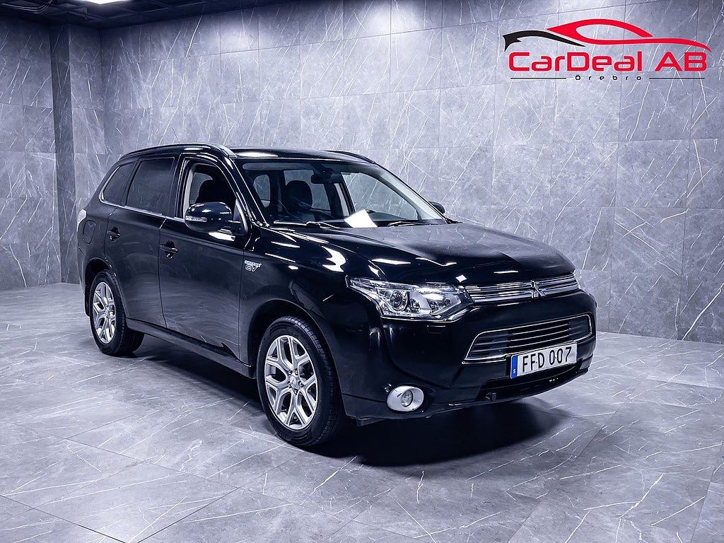 Mitsubishi Outlander PHEV CVT Business Värmare Kamera Navi Skinn Drag