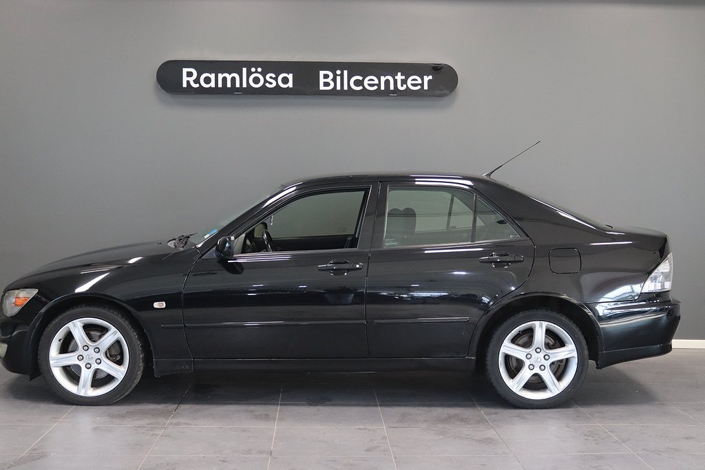 Lexus IS 