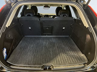 Volvo XC60 B4 AWD Aut Momentum Drag Kamera Värmare Rattvärme S&V – bild 12