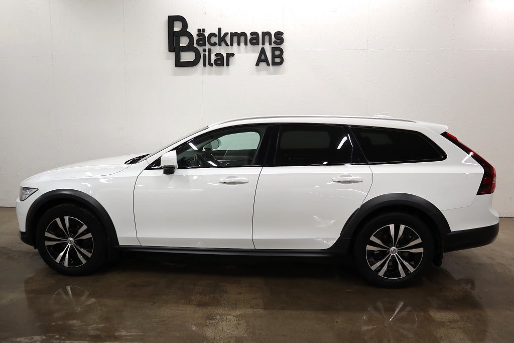 Volvo V90 Cross Country B4 AWD Automat Momentum Drag Skinn Värmare Kamera Apple