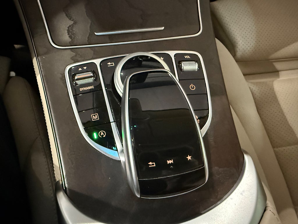 Mercedes-Benz GLC 220 d 4MATIC Värmare Läder Burmester Drag - bild 15