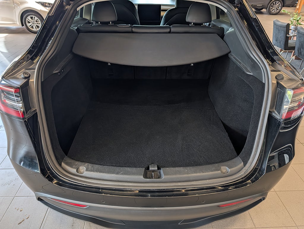 Tesla Model Y Performance 534hk AWD / FSD Total självkörningsförmåga