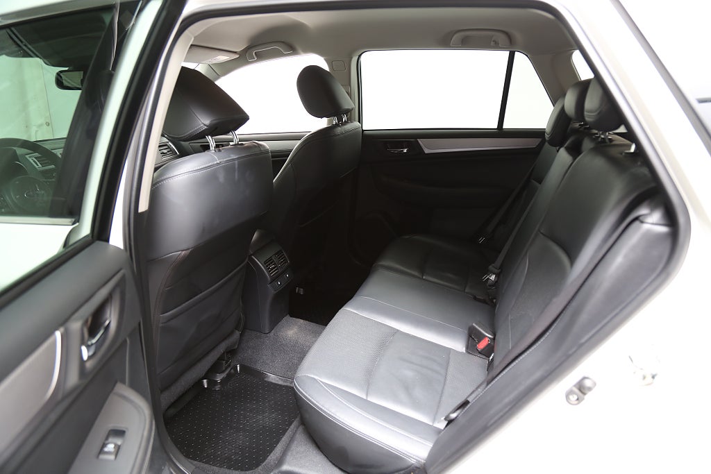 Subaru Outback 2,5i 175hk Ridge AWD Aut Skinn Extraljus Motorv Drag