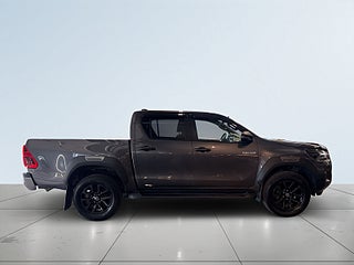 Toyota Hilux Dubbelhytt 2.8 4WD Invincible MOMS/JBL/360/Skinn/MoK