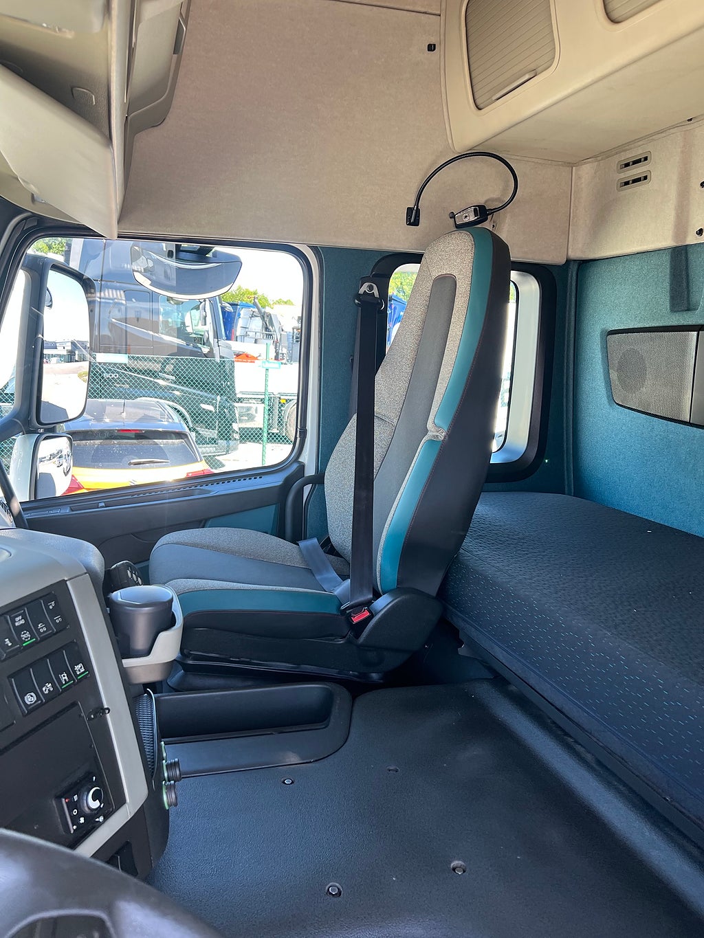 Volvo FM 410 6x2 Skåpbil, Öppningsbarsida, Bussbygg, Värmare