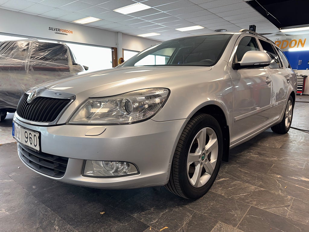 Skoda Octavia Kombi 1.4 TSI Elegance Euro 5 Nyserv/Nybesk/dragkrok