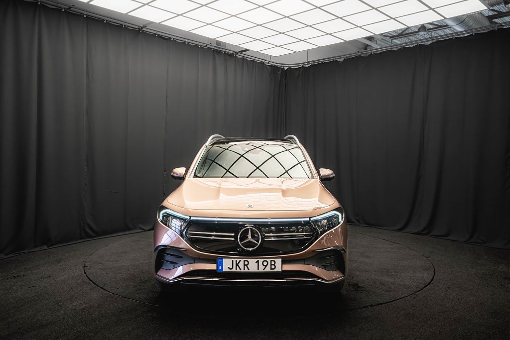 Mercedes-Benz EQB 300 4M AMG 7-sits PANO 360 HUD ELSTOL DISTRONIC+ 1ÄGARE