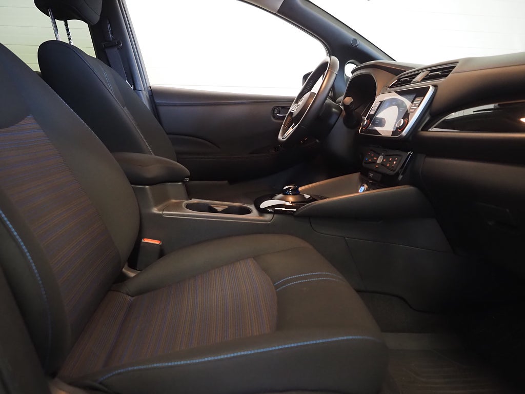 Nissan Leaf N-Connecta | 40kwh | 360° kamera | Värmepump | 2023