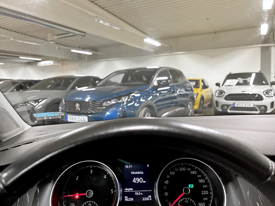 Bild på Volkswagen Golf Sportscombi Base 1.6 TDI 116hk Aut - CARPLAY, P-SENSORER