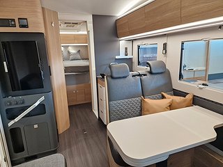 Husbil-halvintegrerad Adria CORAL 670 SC PLUS 15 av 28