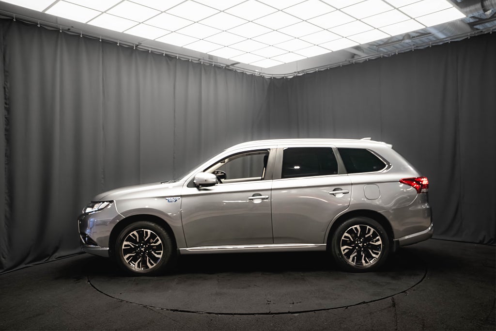 Mitsubishi Outlander PHEV AWD BUSINESS LÄDER DRAG 360° ELSTOL