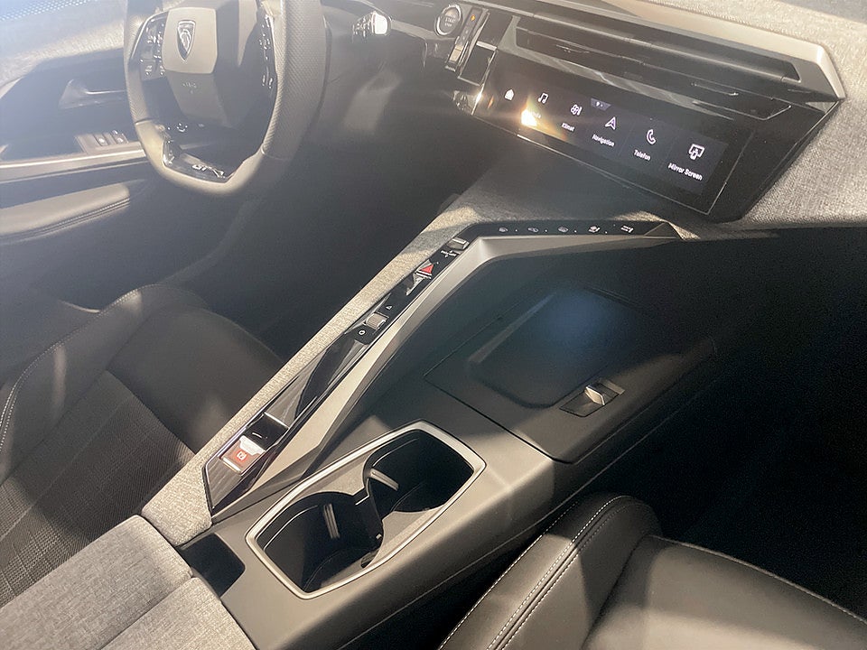 Bild på Peugeot 5008 GT Hybrid 145hk Aut 7-SITS B-KAMERA CARPLAY