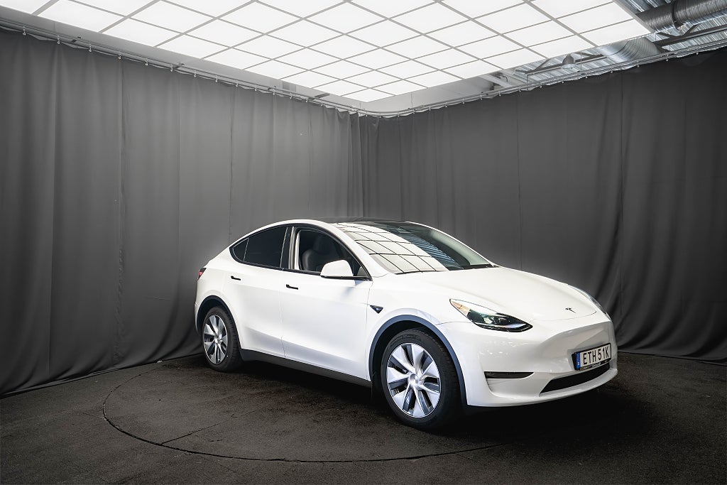 Tesla Model Y Long Range AWD DRAG PANO LÄDER 1-ÄGARE 93.8%SoH MOMS