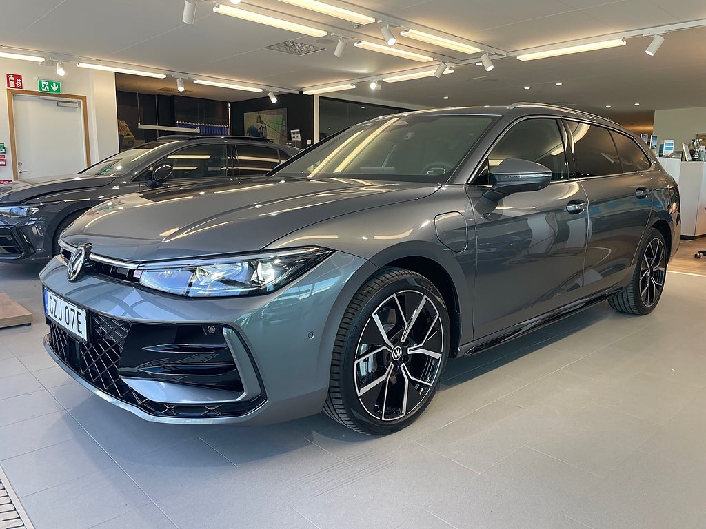 Volkswagen Passat eHybrid 272hk R-Line Privatleasing fr 4995kr tom 7/6