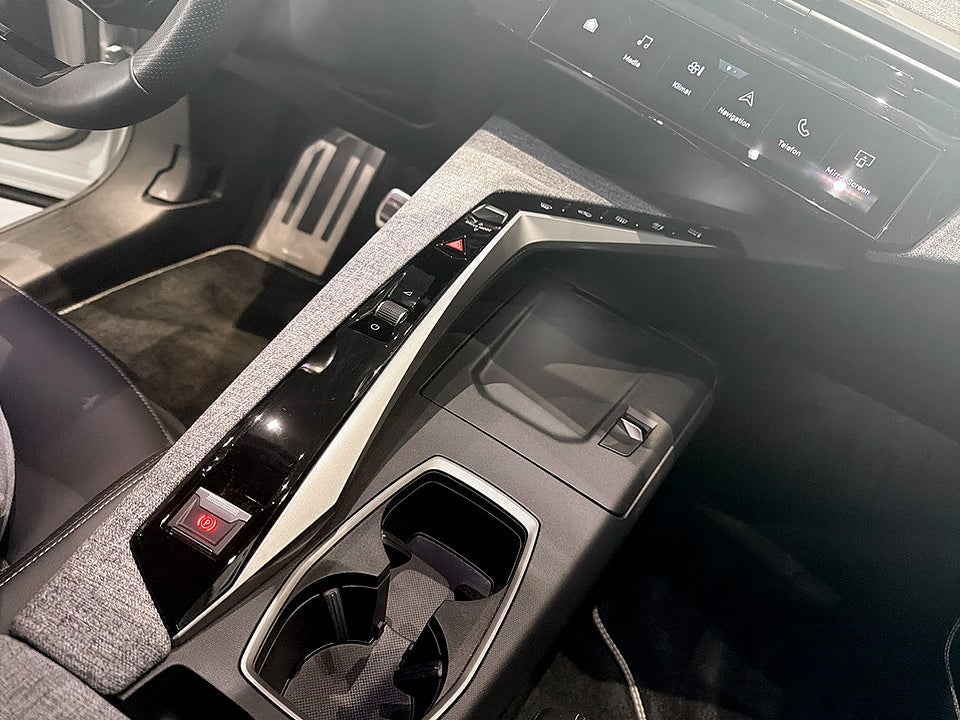 Bild på Peugeot 3008 GT Hybrid 145hk Aut B-KAMERA CARPLAY