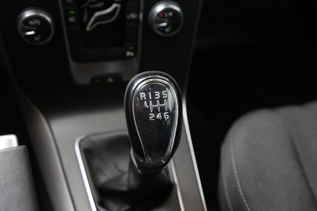 Volvo V40 T2 120hk Kinetic 1ägare Värmare 2014