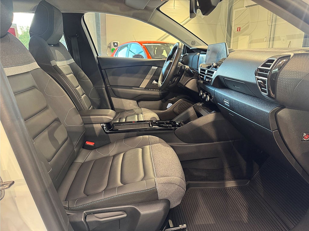 Bild på Citroën C4 X Shine 1.2 PT 130hk Aut - B-KAMERA, CARPLAY