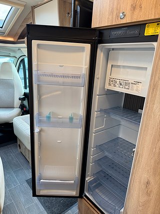 Husbil-halvintegrerad Eura Mobil Profila 720 EB 9 av 21