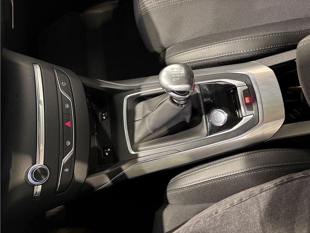 Bild på Peugeot 308 5D Allure 1.2 PT 130hk - CARPLAY, BACKSENSORER