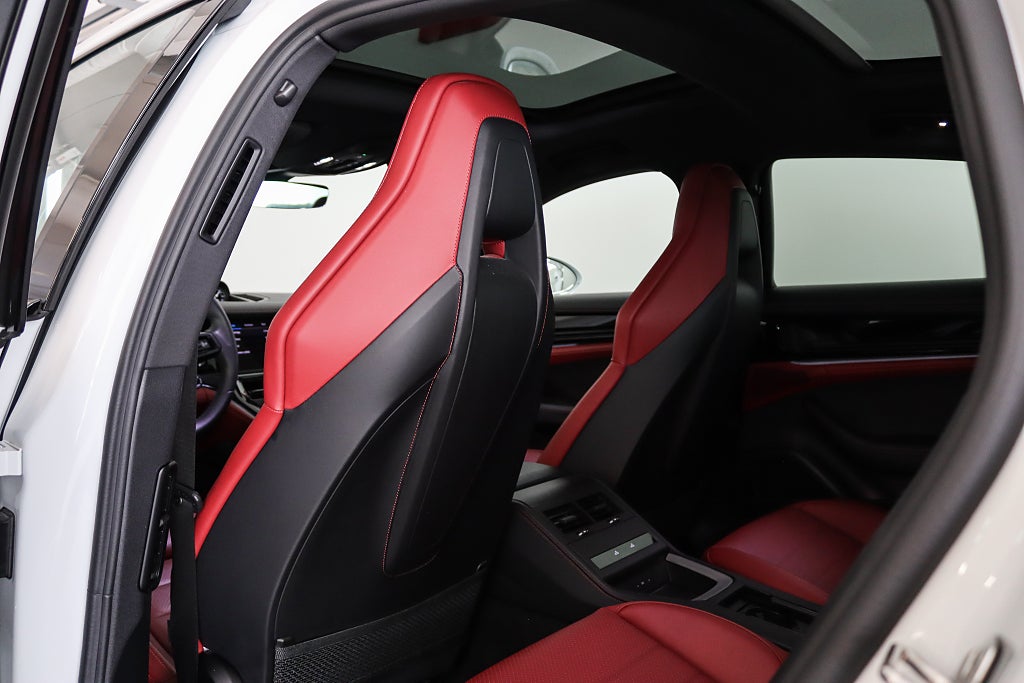 Porsche Panamera 4S E-Hybrid MOMS Sport Chrono Pano Bose Sportavgas